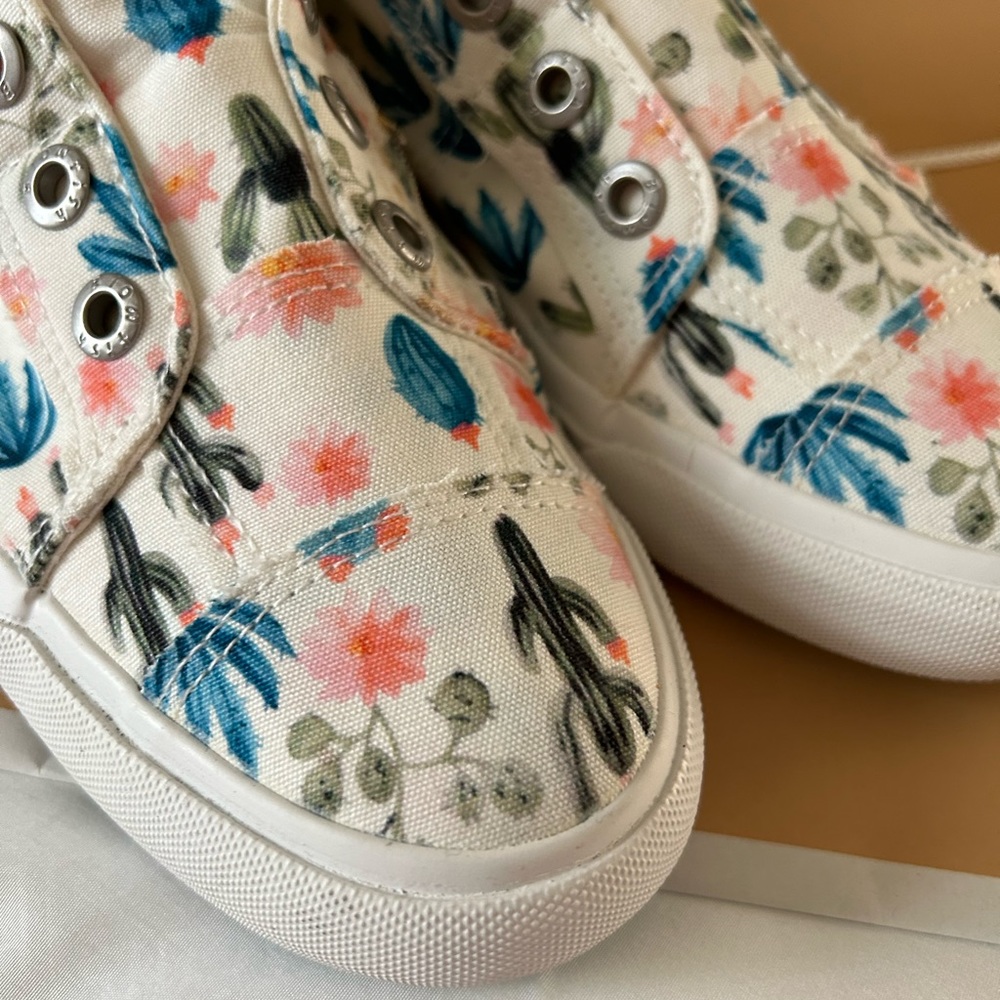 Blowfish slip on sneakers in a floral cacti print.   New never worn.   7.5 m